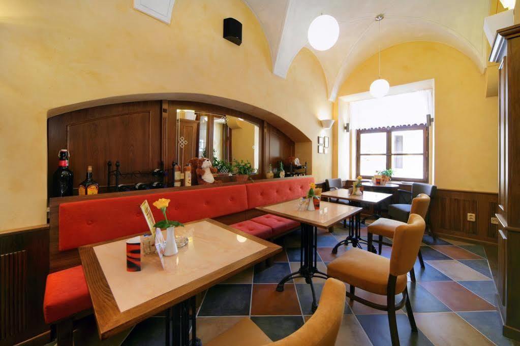 U Zvonu Hotel 3*